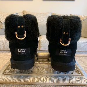 ❌SOLD ❌ UGG Black Short Boots, Girl Size 6